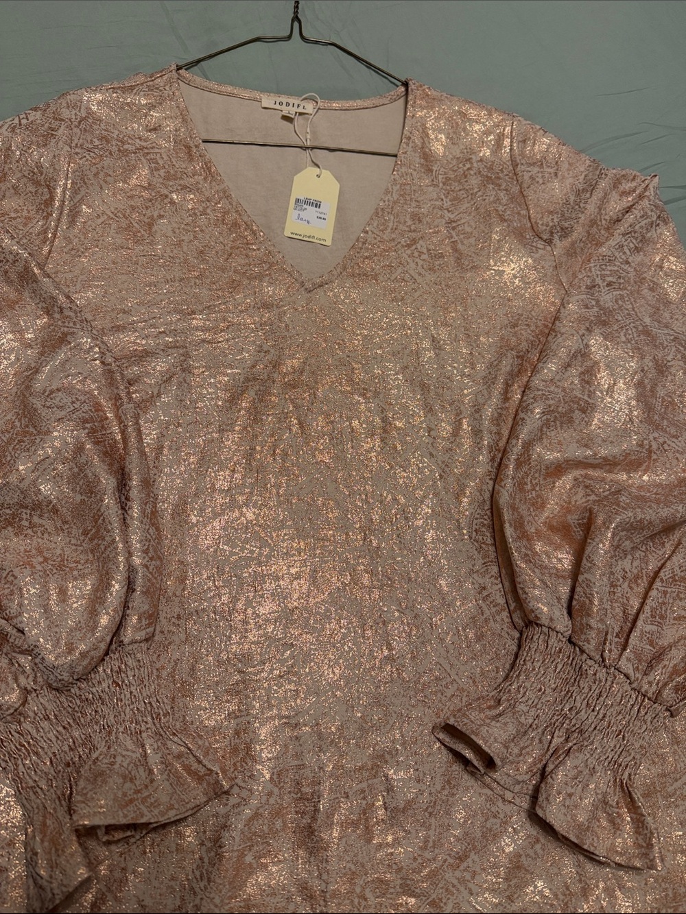 JODIFL Metallic Rose gold V-Neck Puff Sleeve Top